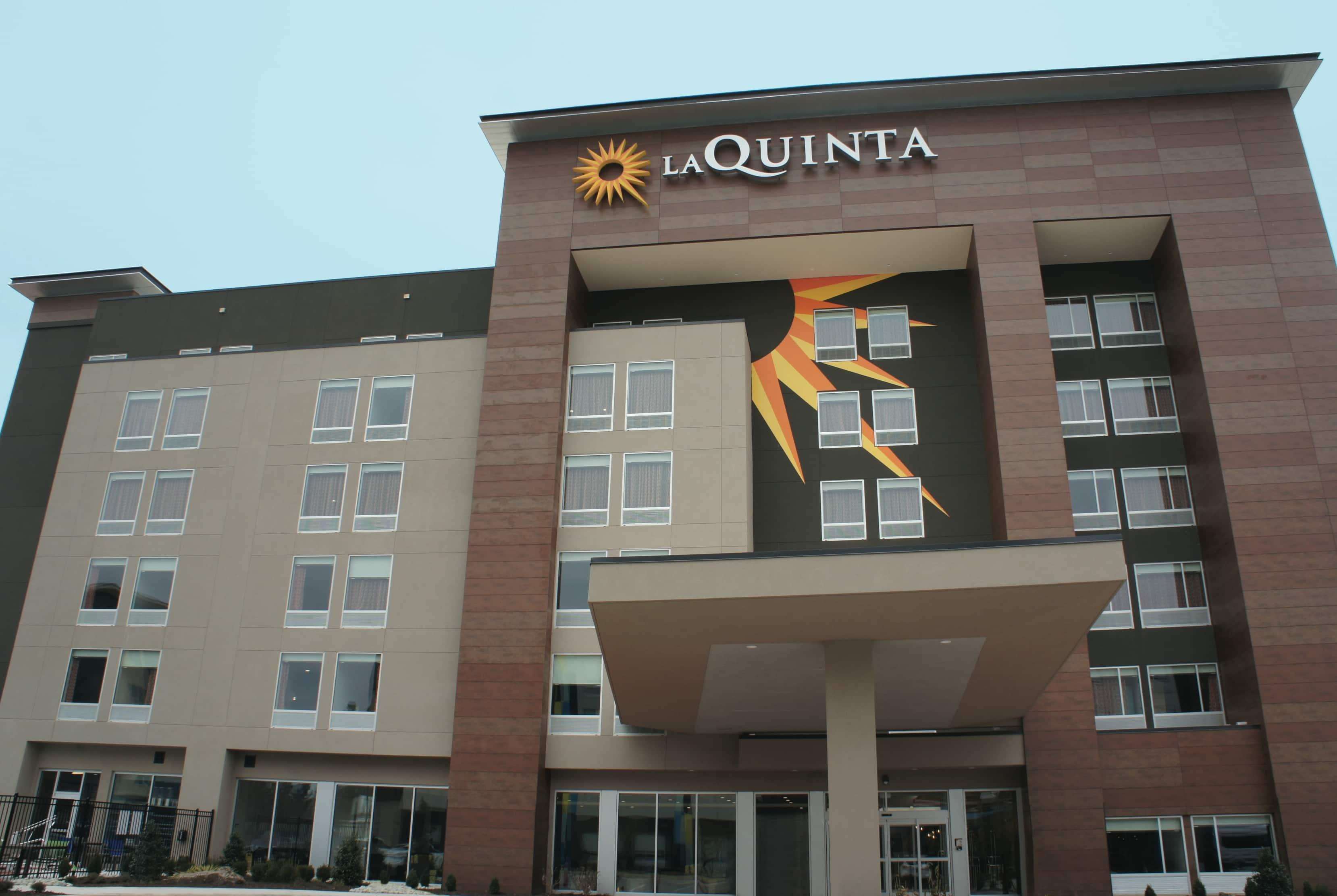 La Quinta Inn & Suites by Wyndham Oklahoma City Airport – Oklahoma City, OK