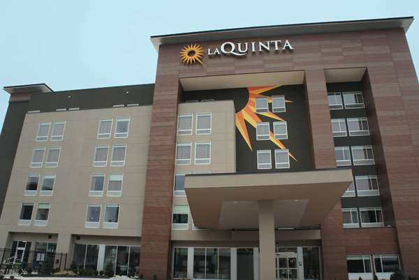 Exterior view - La Quinta Inn & Suites Airport Oklahoma City - I-40, Exit 145