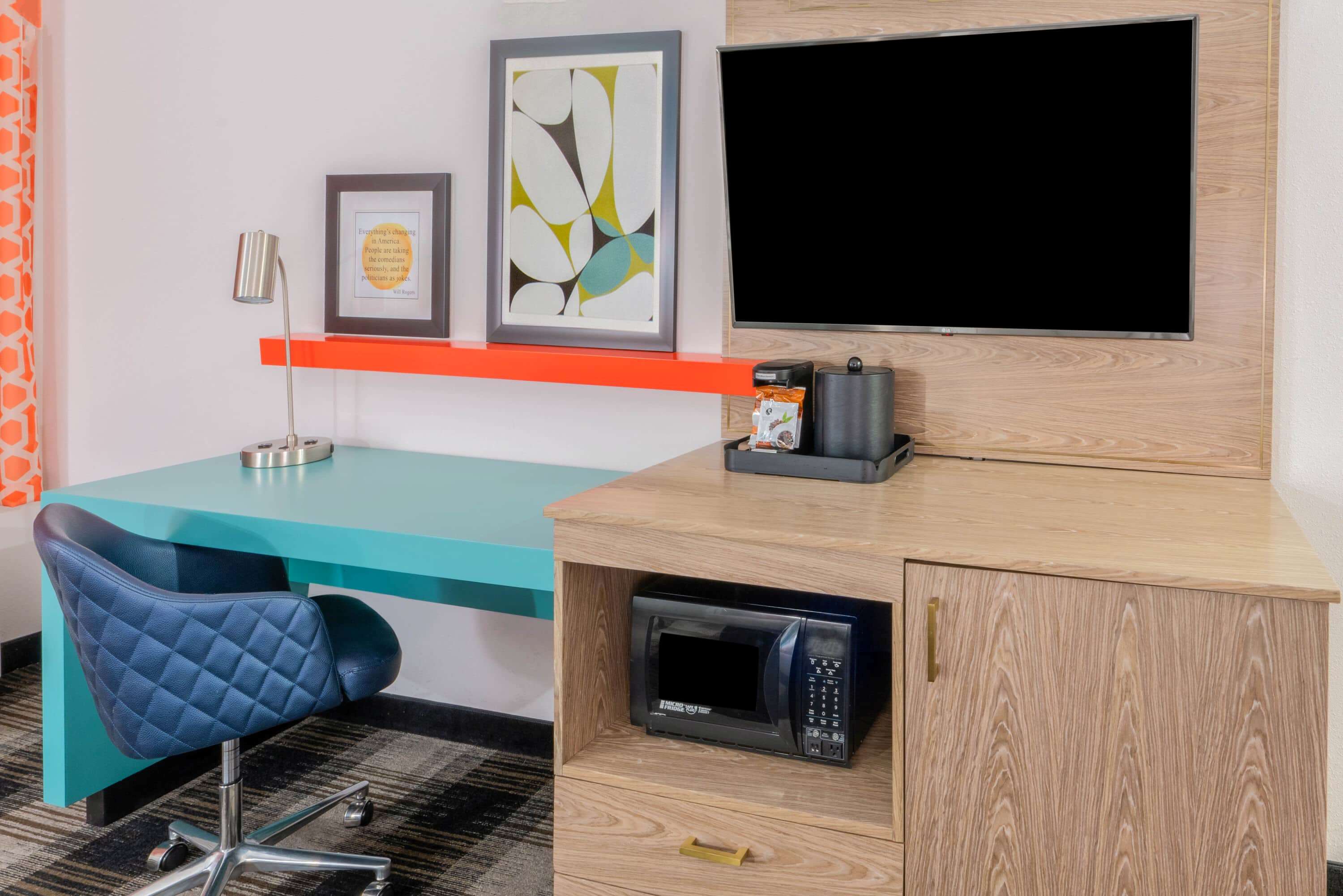 La Quinta Inn & Suites by Wyndham Oklahoma City Airport – Oklahoma City, OK