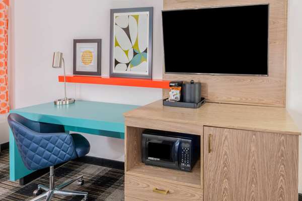  - La Quinta Inn & Suites Airport Oklahoma City - I-40, Exit 145