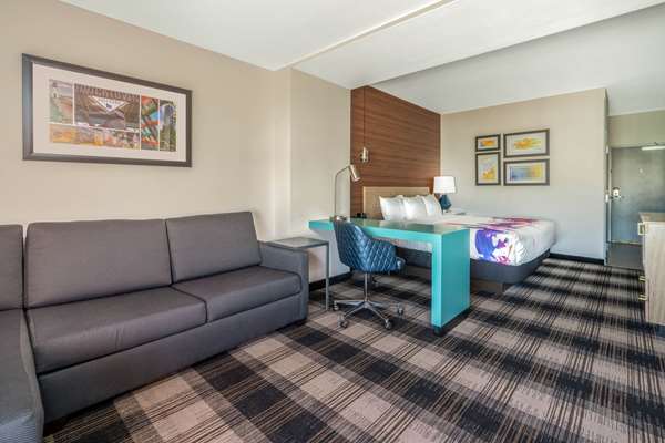 Suite - La Quinta Inn & Suites Airport Oklahoma City - I-40, Exit 145
