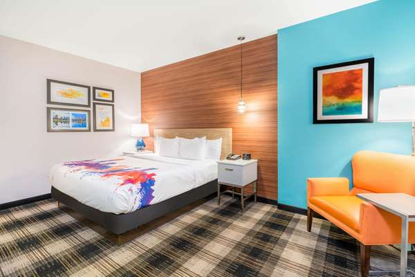  - La Quinta Inn & Suites Airport Oklahoma City - I-40, Exit 145