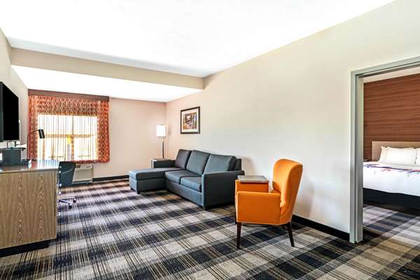 Suite - La Quinta Inn & Suites Airport Oklahoma City - I-40, Exit 145
