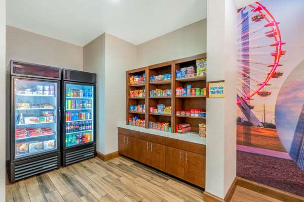  - La Quinta Inn & Suites Airport Oklahoma City - I-40, Exit 145