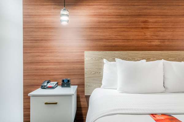  - La Quinta Inn & Suites Airport Oklahoma City - I-40, Exit 145