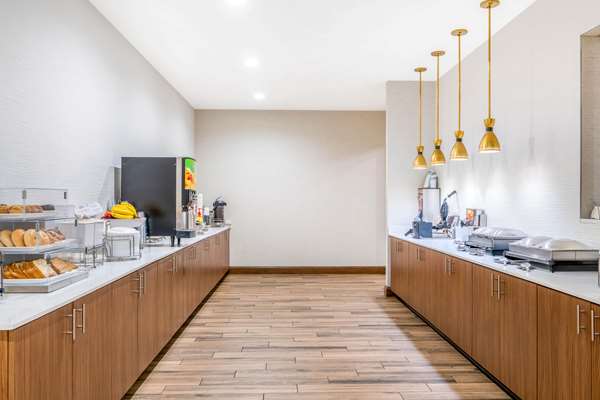  - La Quinta Inn & Suites Airport Oklahoma City - I-40, Exit 145