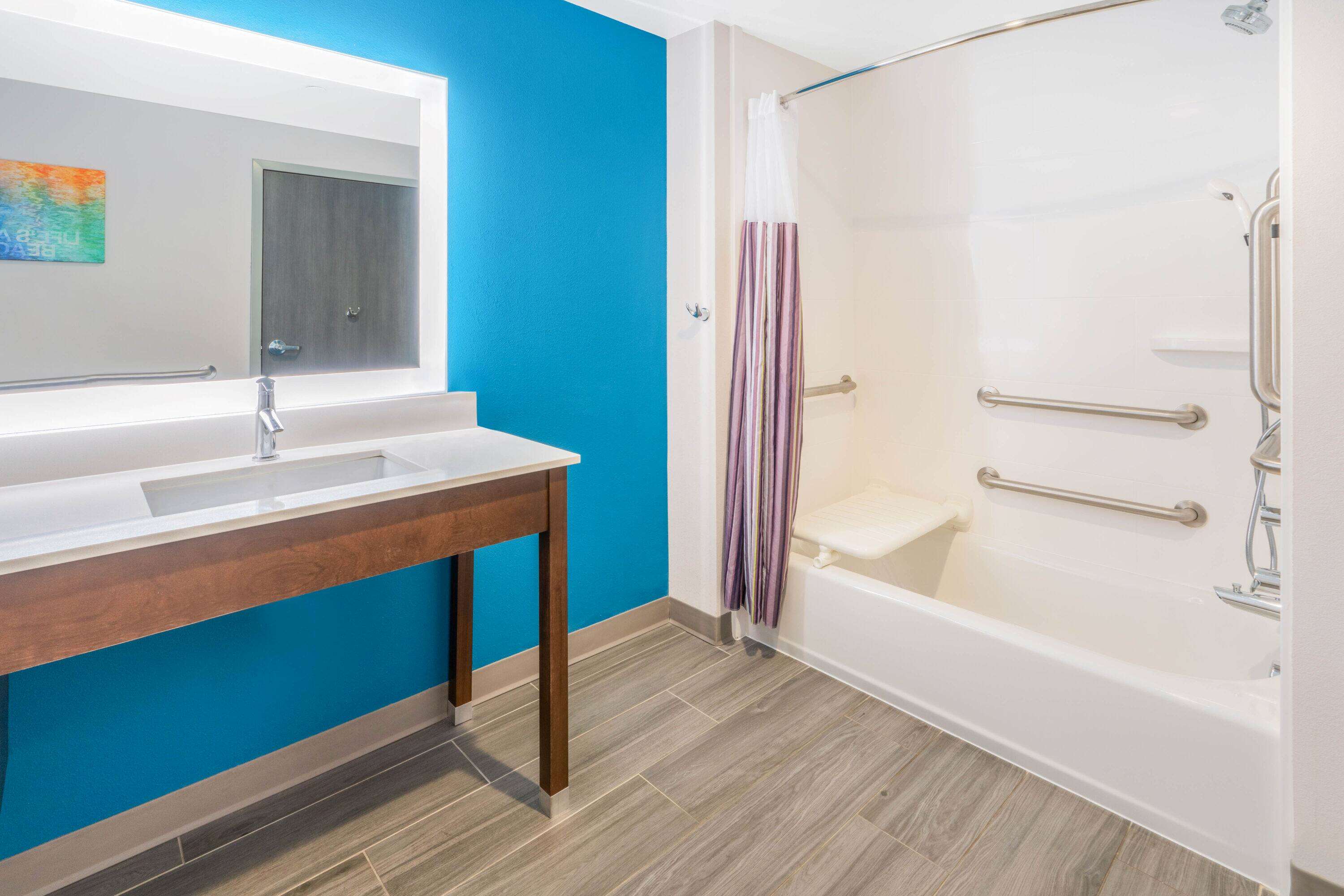 La Quinta Inn & Suites by Wyndham Oklahoma City Airport – Oklahoma City, OK