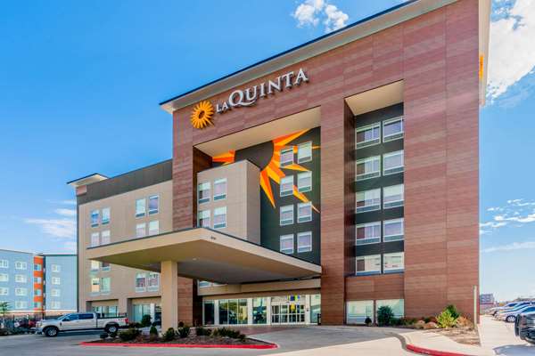 Exterior view - La Quinta Inn & Suites Airport Oklahoma City - I-40, Exit 145