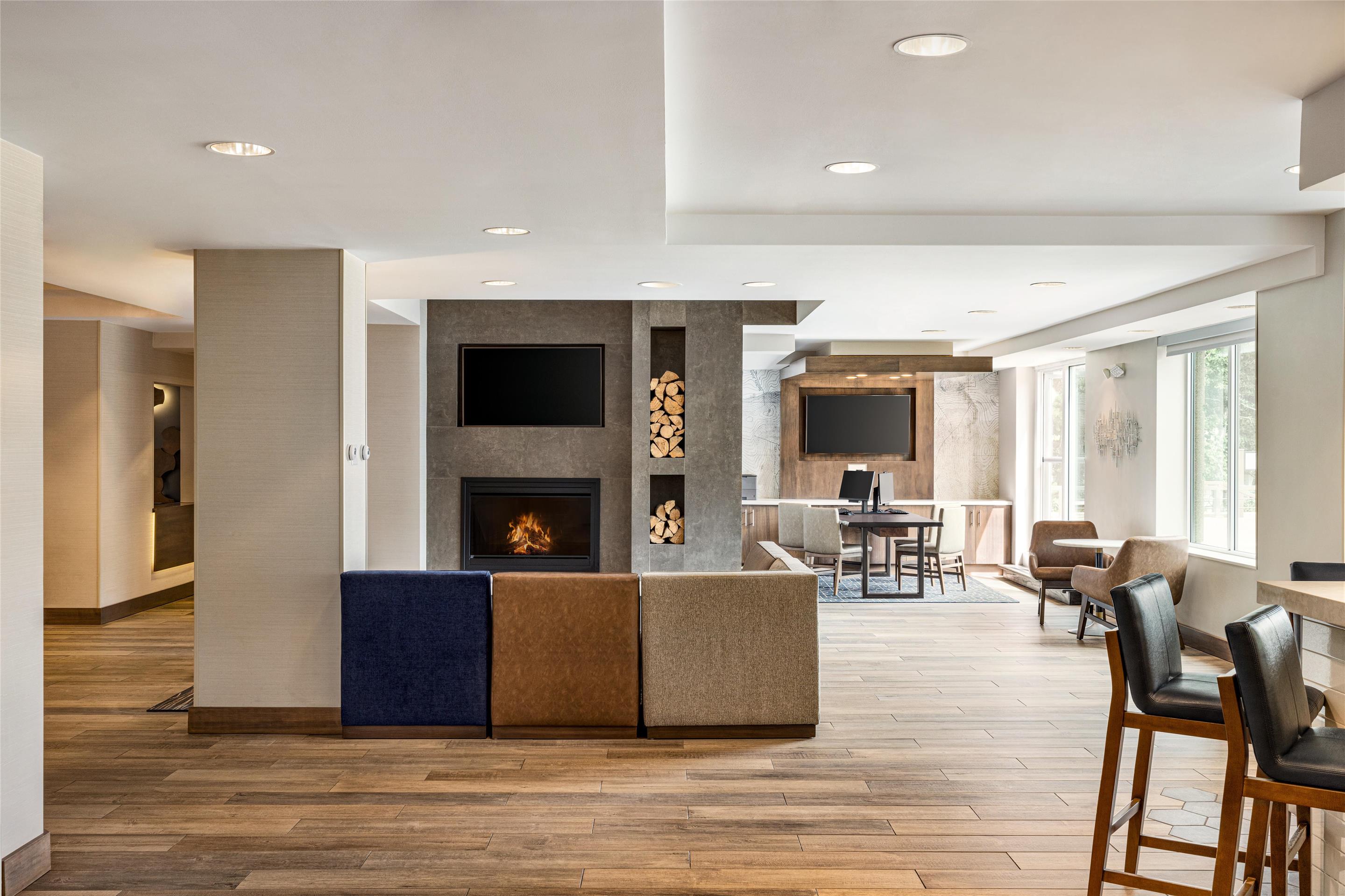 Lobby | Hyatt Place Keystone / Dillon