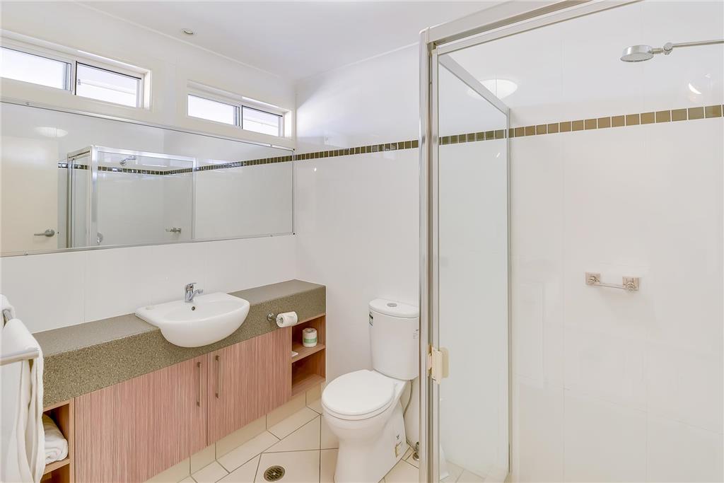 NIGHTCAP AT GOLDEN BEACH TAVERN-guestroom-Guest Room,Bathroom,On-Site.jpg