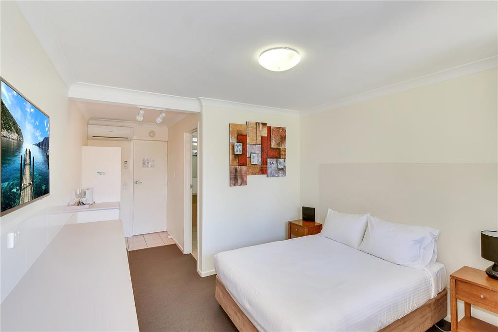 NIGHTCAP AT GOLDEN BEACH TAVERN-guestroom-Guest Room,On-Site.jpg