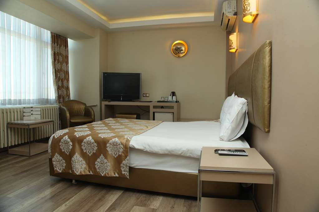 ARTIC HOTEL-guestroom-Guest Room,On-Site.jpg