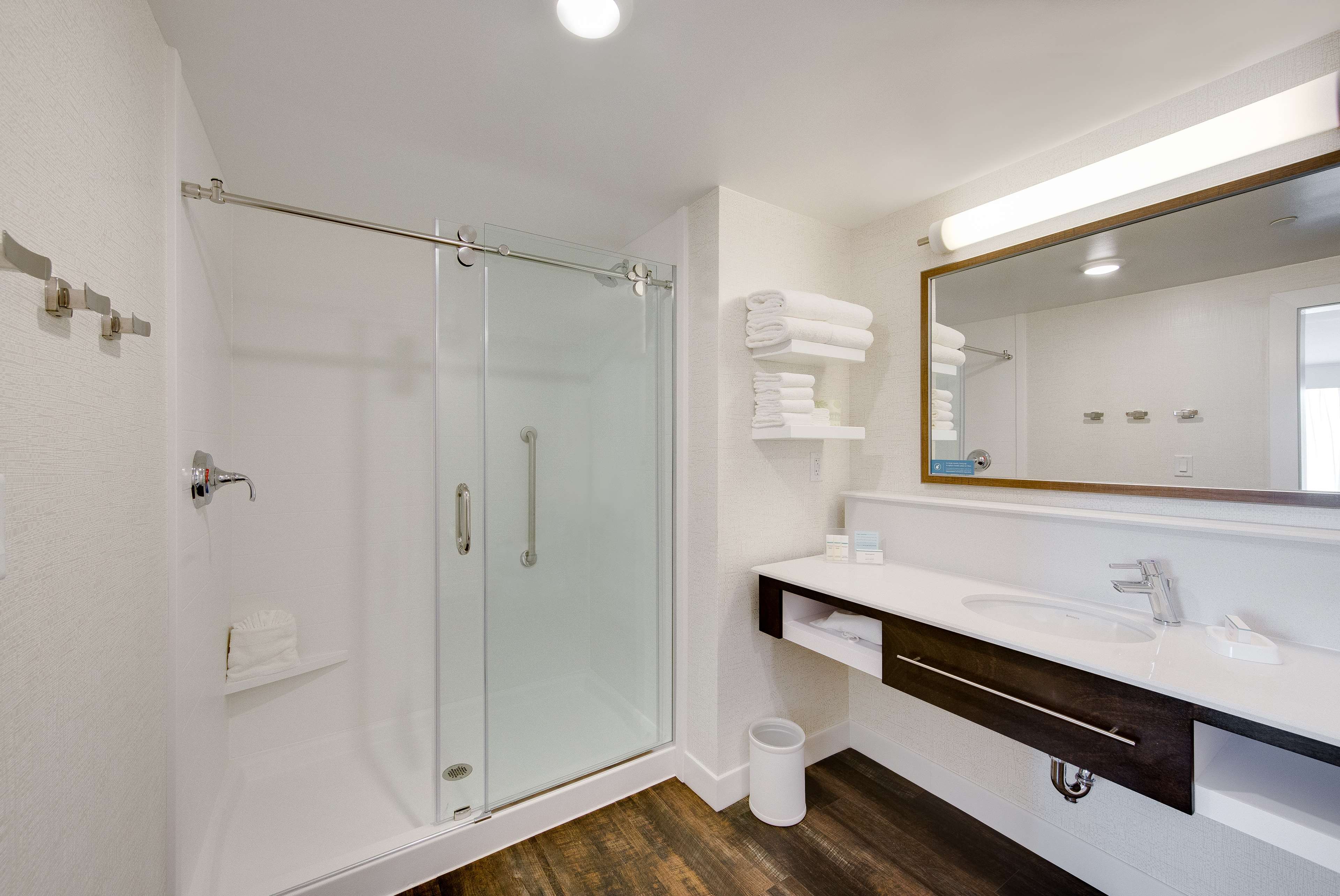 Hampton Inn & Suites by Hilton Fort Worth Downtown Room Type - 1 KNG HEARING ACC NOSMOK