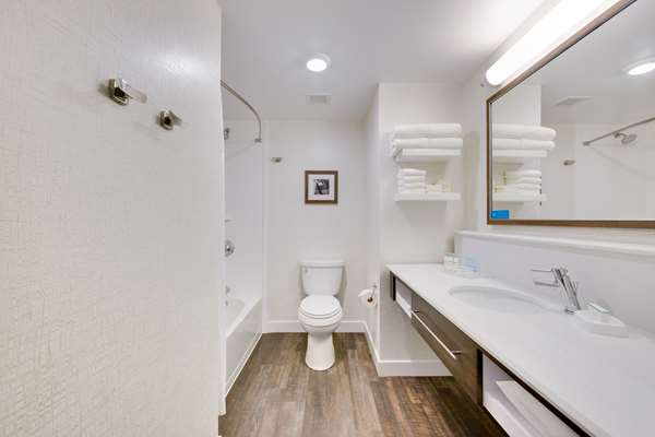  - Hampton Inn & Suites Downtown Fort Worth - I-35, Exit 52A