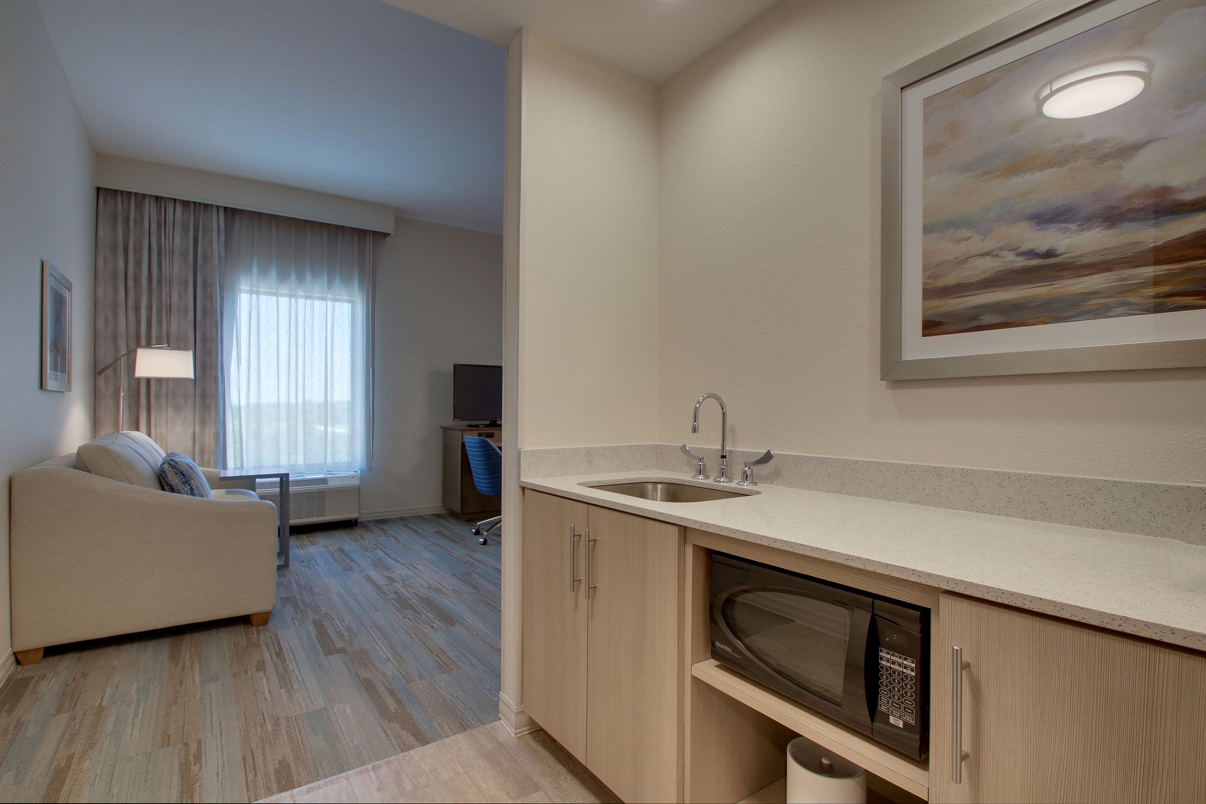 Hampton Inn by Hilton Sneads Ferry North Topsail Beach Room Type - 1KN STDO MIC FRIDG  NS