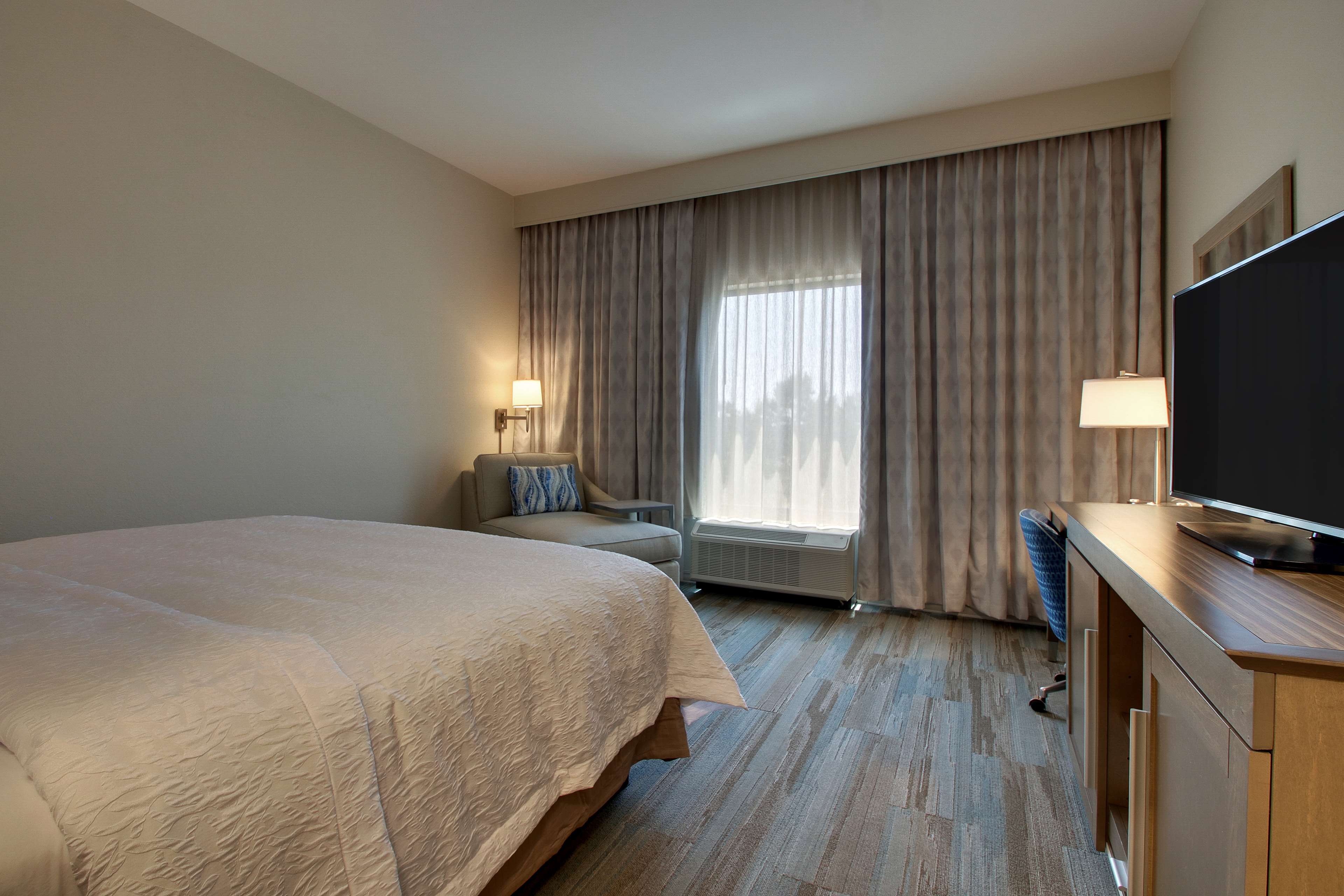 Hampton Inn by Hilton Sneads Ferry North Topsail Beach Room Type - 1 KNG ACCESSIBLE TUB NS