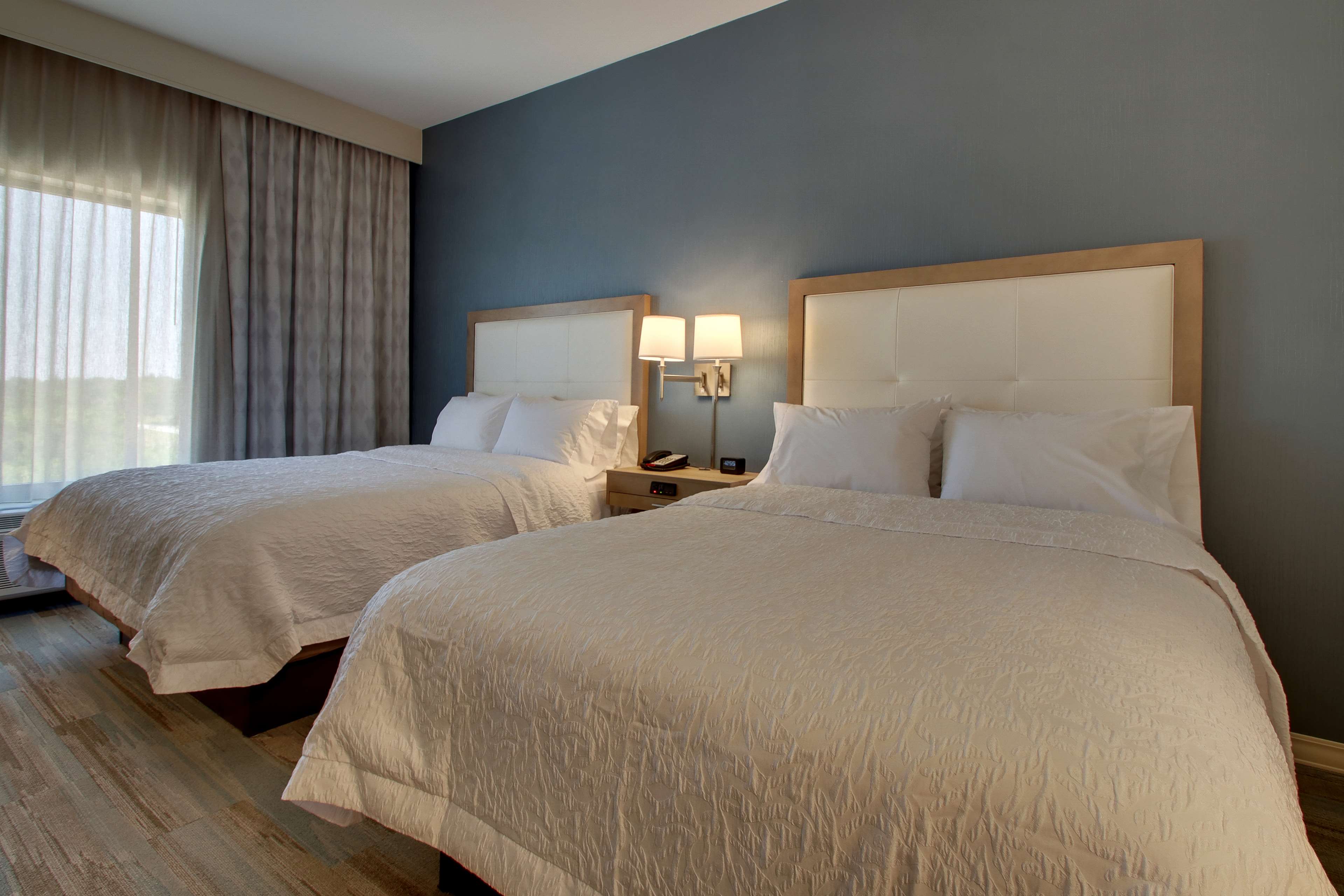 Hampton Inn by Hilton Sneads Ferry North Topsail Beach Room Type - 2 QNS MICROWV FRIDGE NS