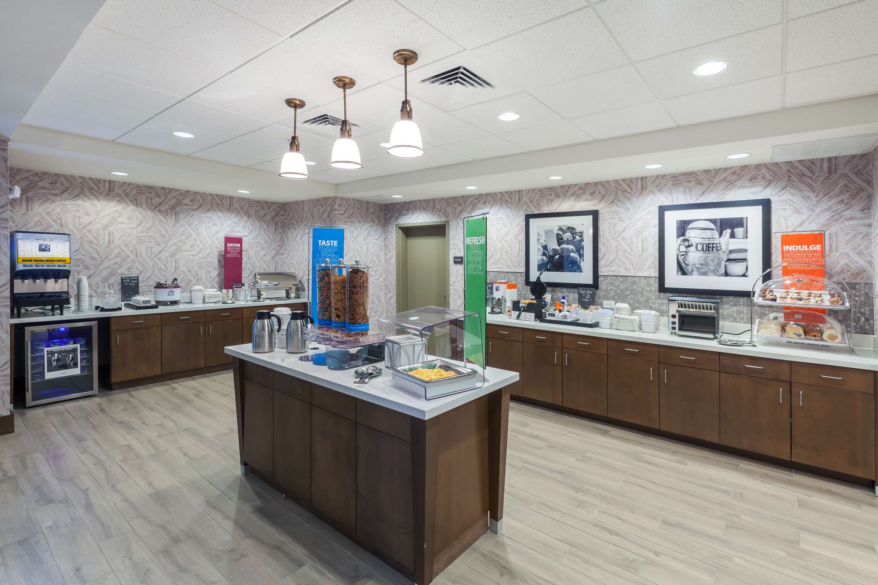 Breakfast Area | Hampton Inn Bulverde Texas Hill Country