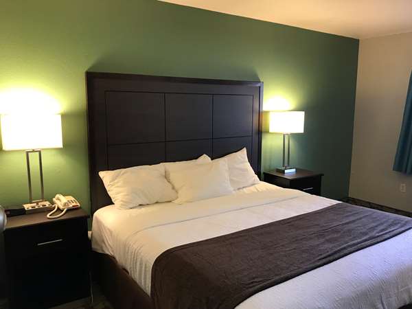  - SureStay Plus by Best Western Bettendorf - I-74, Exit 2