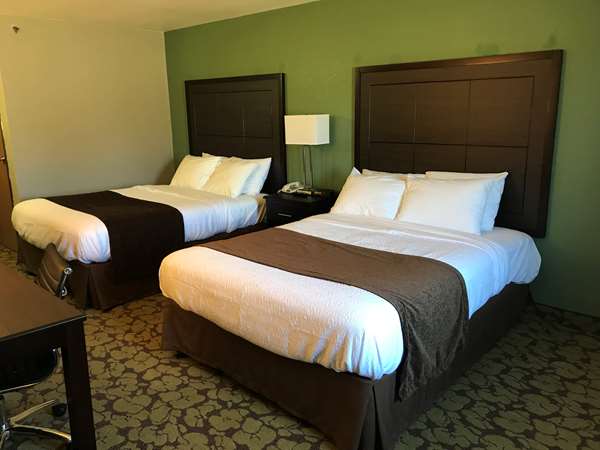 - SureStay Plus by Best Western Bettendorf - I-74, Exit 2