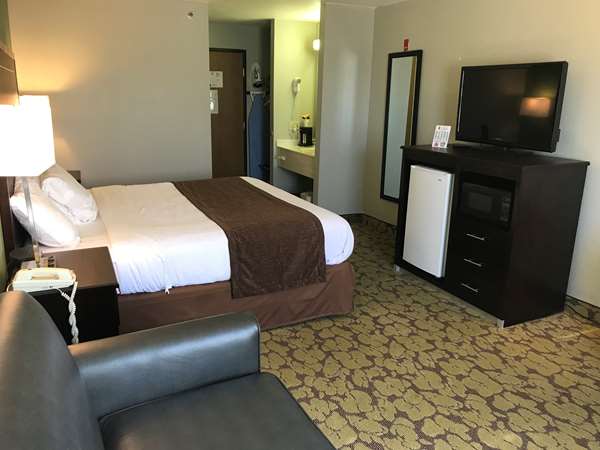 - SureStay Plus by Best Western Bettendorf - I-74, Exit 2
