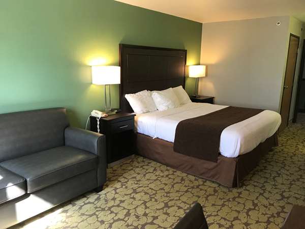  - SureStay Plus by Best Western Bettendorf - I-74, Exit 2