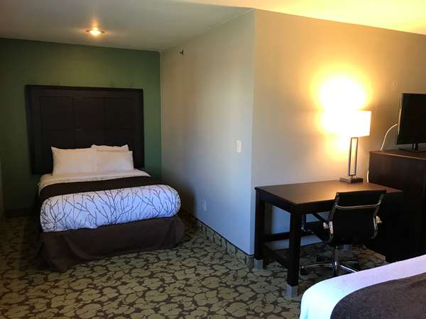  - SureStay Plus by Best Western Bettendorf - I-74, Exit 2
