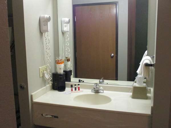  - SureStay Plus by Best Western Bettendorf - I-74, Exit 2