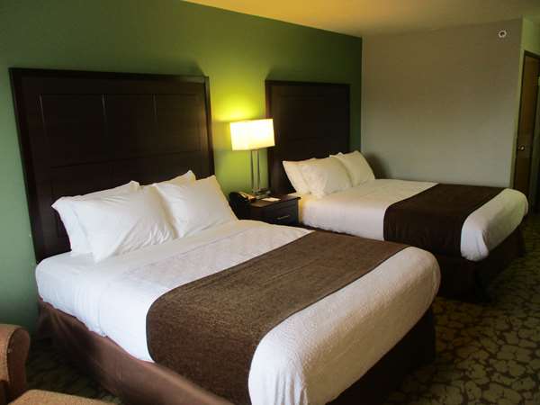  - SureStay Plus by Best Western Bettendorf - I-74, Exit 2
