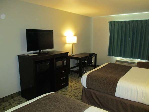  - SureStay Plus by Best Western Bettendorf - I-74, Exit 2