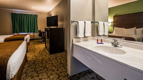  - SureStay Plus by Best Western Bettendorf - I-74, Exit 2