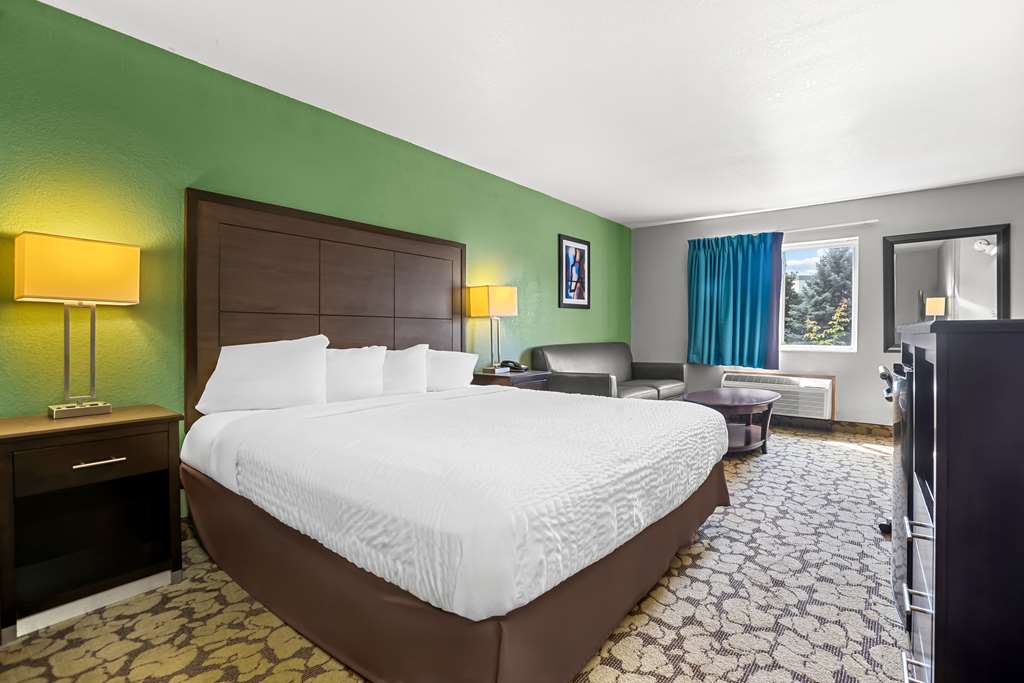 SureStay Plus by Best Western Bettendorf-guestroom-Guest Room,Suite,On-Site.jpg