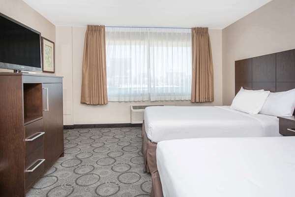  - Baymont Inn & Suites Downtown San Diego - I-5, Exits 16 & 16B