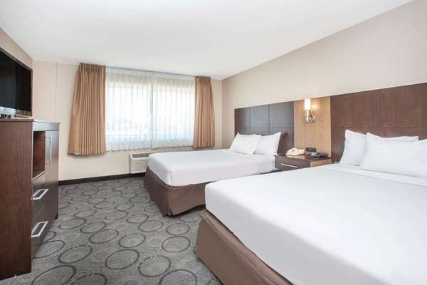  - Baymont Inn & Suites Downtown San Diego - I-5, Exits 16 & 16B