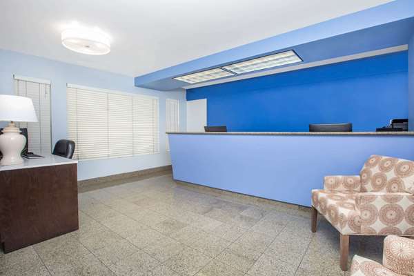  - Baymont Inn & Suites Downtown San Diego - I-5, Exits 16 & 16B