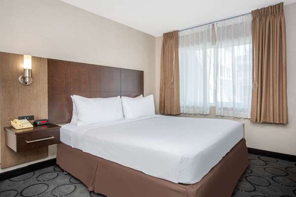  - Baymont Inn & Suites Downtown San Diego - I-5, Exits 16 & 16B