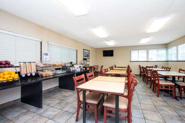  - Baymont Inn & Suites Downtown San Diego - I-5, Exits 16 & 16B