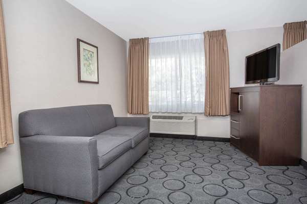 Suite - Baymont Inn & Suites Downtown San Diego - I-5, Exits 16 & 16B
