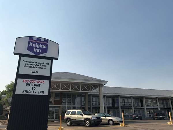 Exterior view - Knights Inn Lethbridge