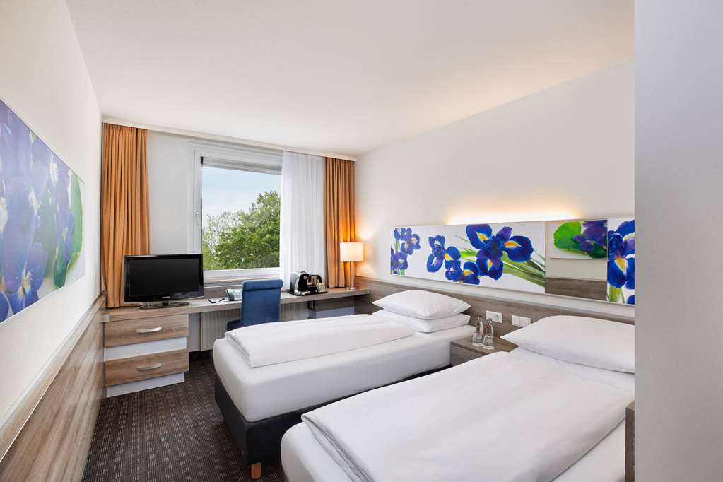 H PLUS HOTEL FRANKFURT AIRPORT-guestroom-Guest Room,On-Site.jpg