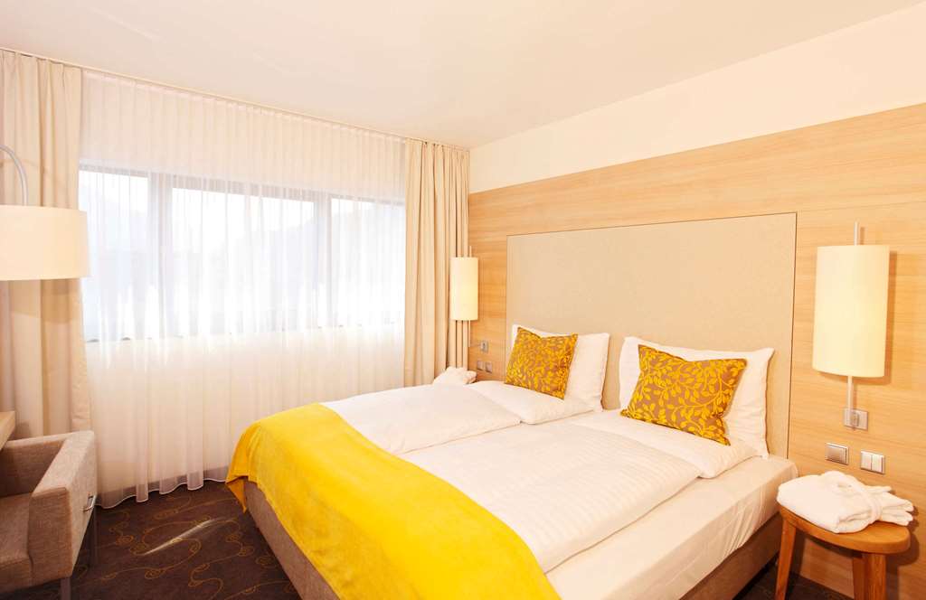 H+ SALZBURG-guestroom-Guest Room,On-Site.jpg