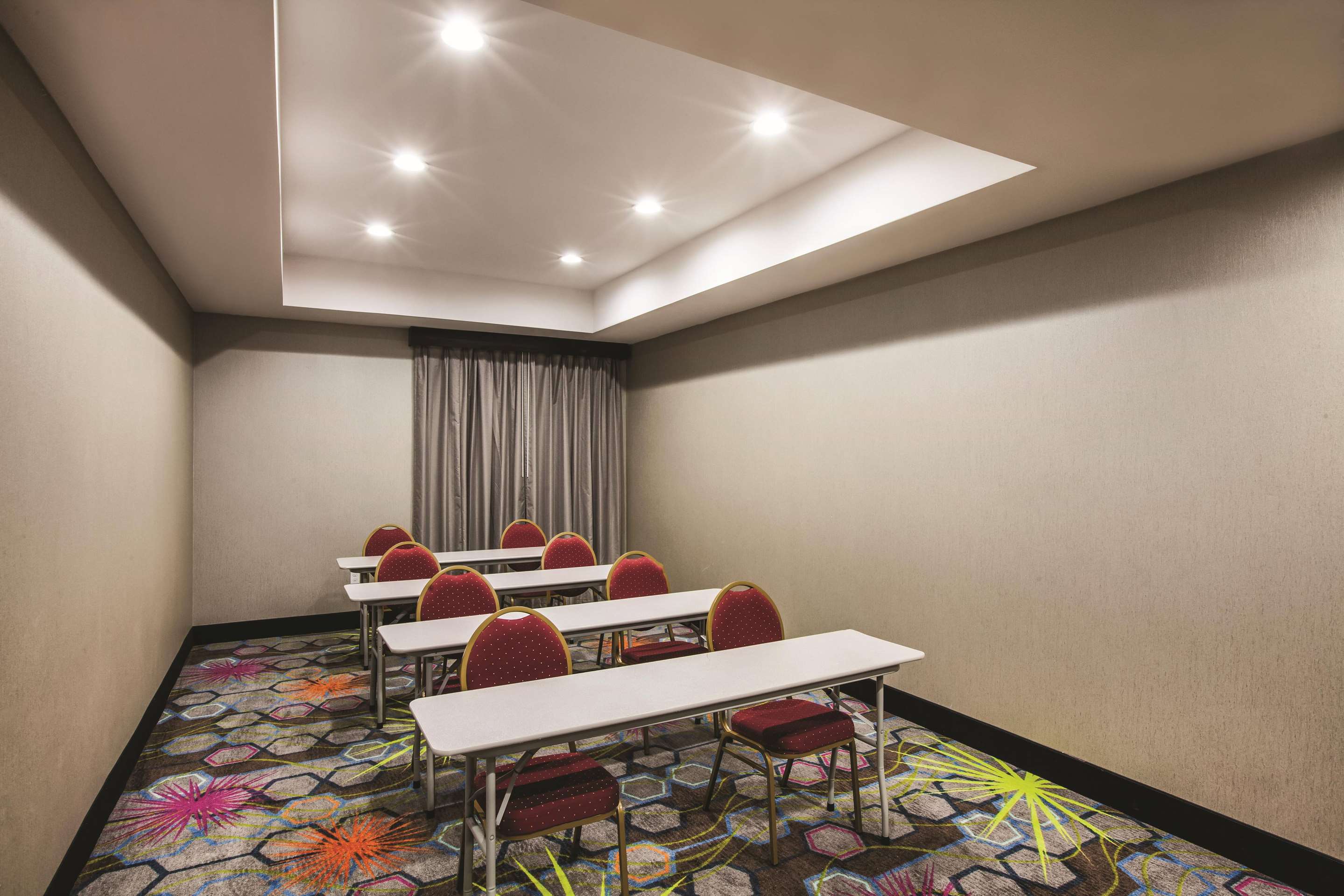 Meeting Room | La Quinta Inn & Suites by Wyndham Baton Rouge - Port Allen
