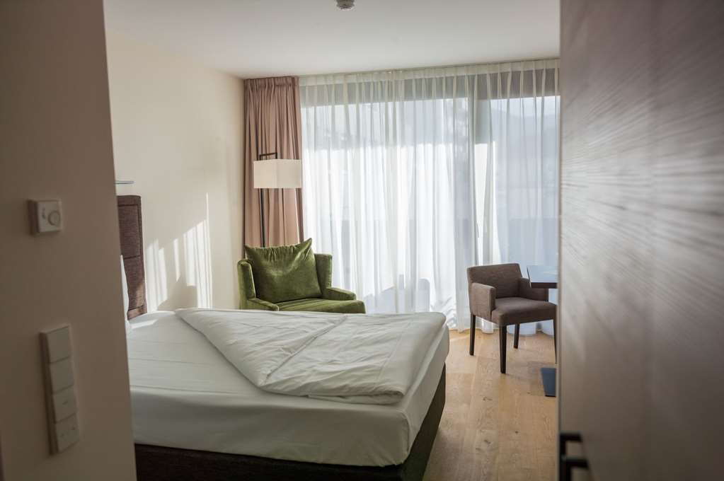 SUYTES Business Studios-guestroom-Guest Room,On-Site.jpg