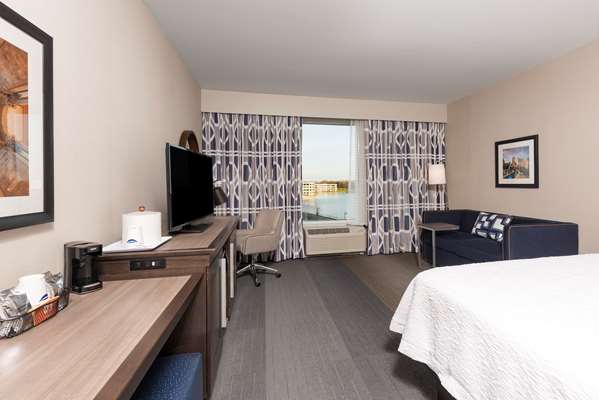  - Hampton Inn & Suites Keystone Mall Indianapolis - I-465, Exit 33