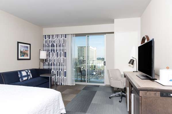  - Hampton Inn & Suites Keystone Mall Indianapolis - I-465, Exit 33