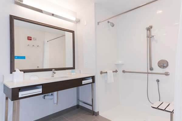  - Hampton Inn & Suites Keystone Mall Indianapolis - I-465, Exit 33