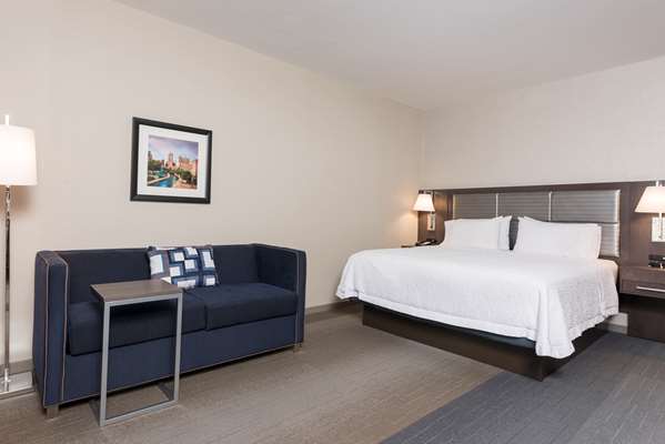  - Hampton Inn & Suites Keystone Mall Indianapolis - I-465, Exit 33