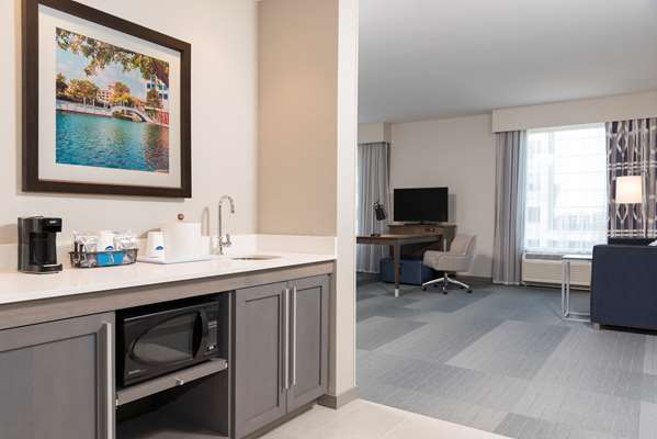  - Hampton Inn & Suites Keystone Mall Indianapolis - I-465, Exit 33