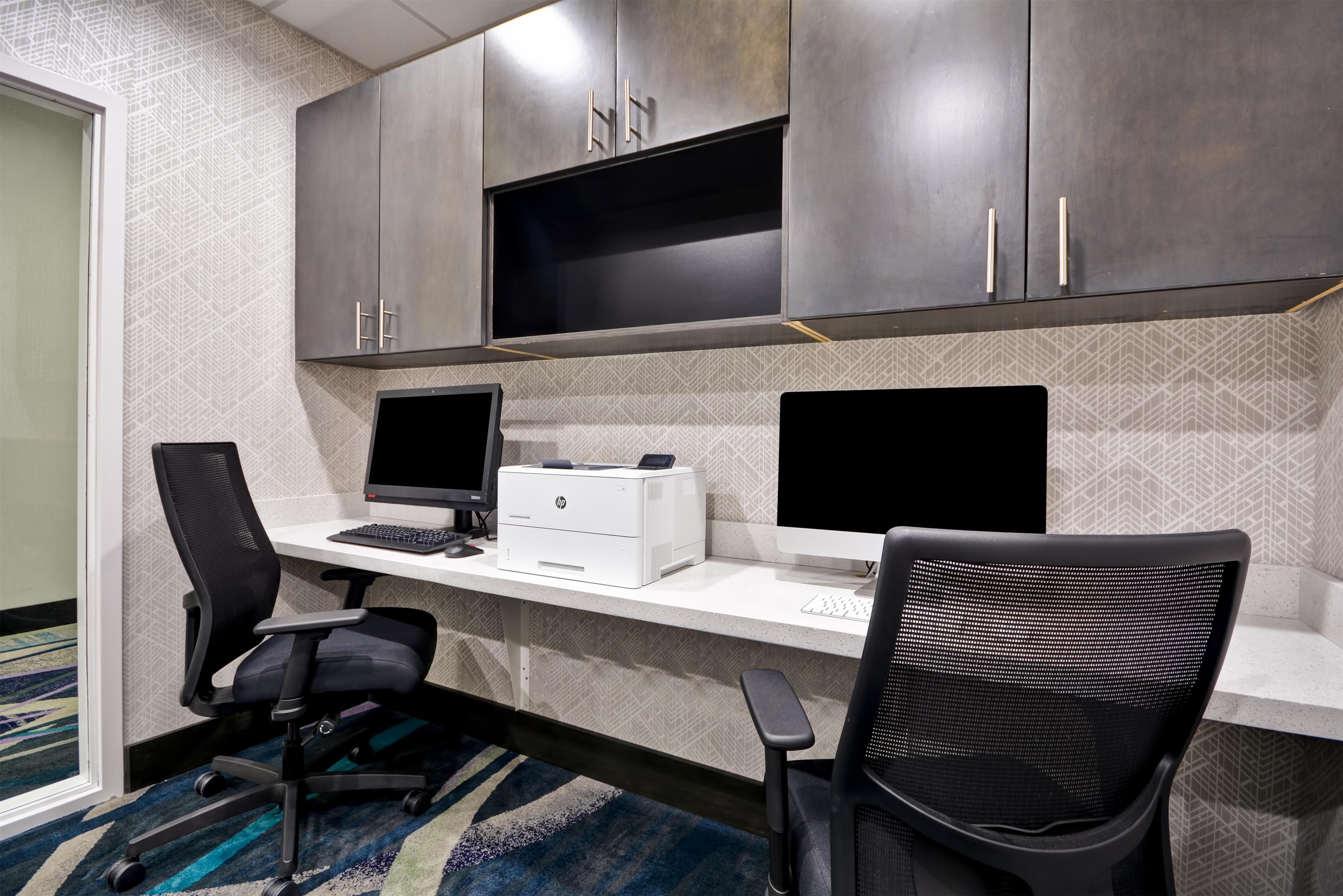 Business Center | Hilton Garden Inn Tulsa-Broken Arrow