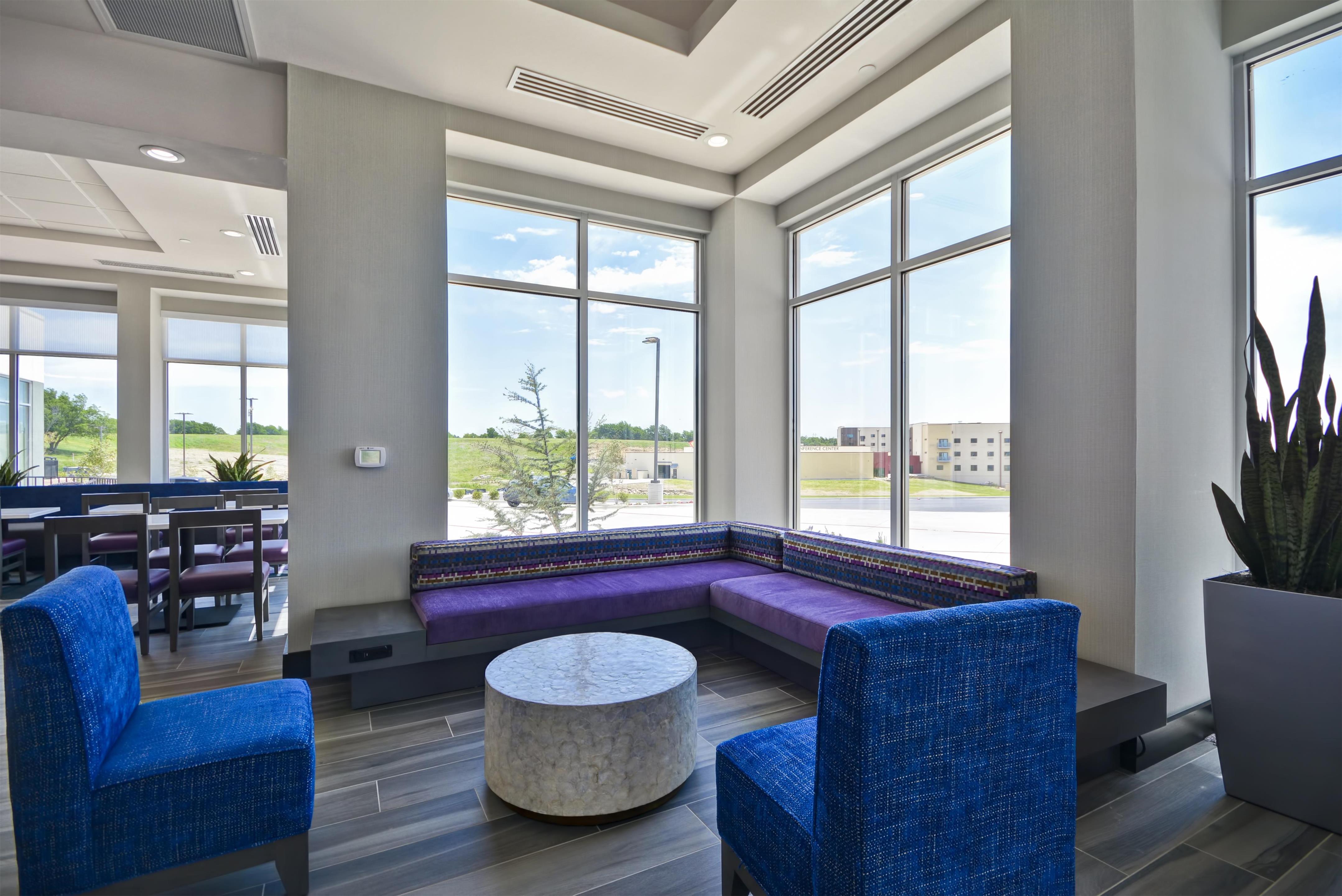 Lobby | Hilton Garden Inn Tulsa-Broken Arrow